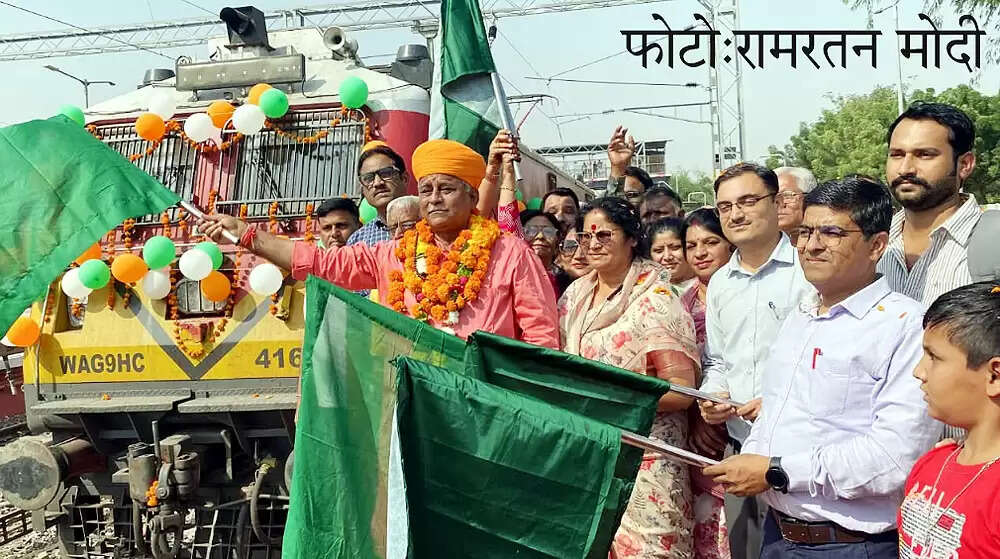 पांच ज्योतिर्लिंगों के लिए रवाना हुए बीकानेर संभाग के 705 वरिष्ठ नागरिक