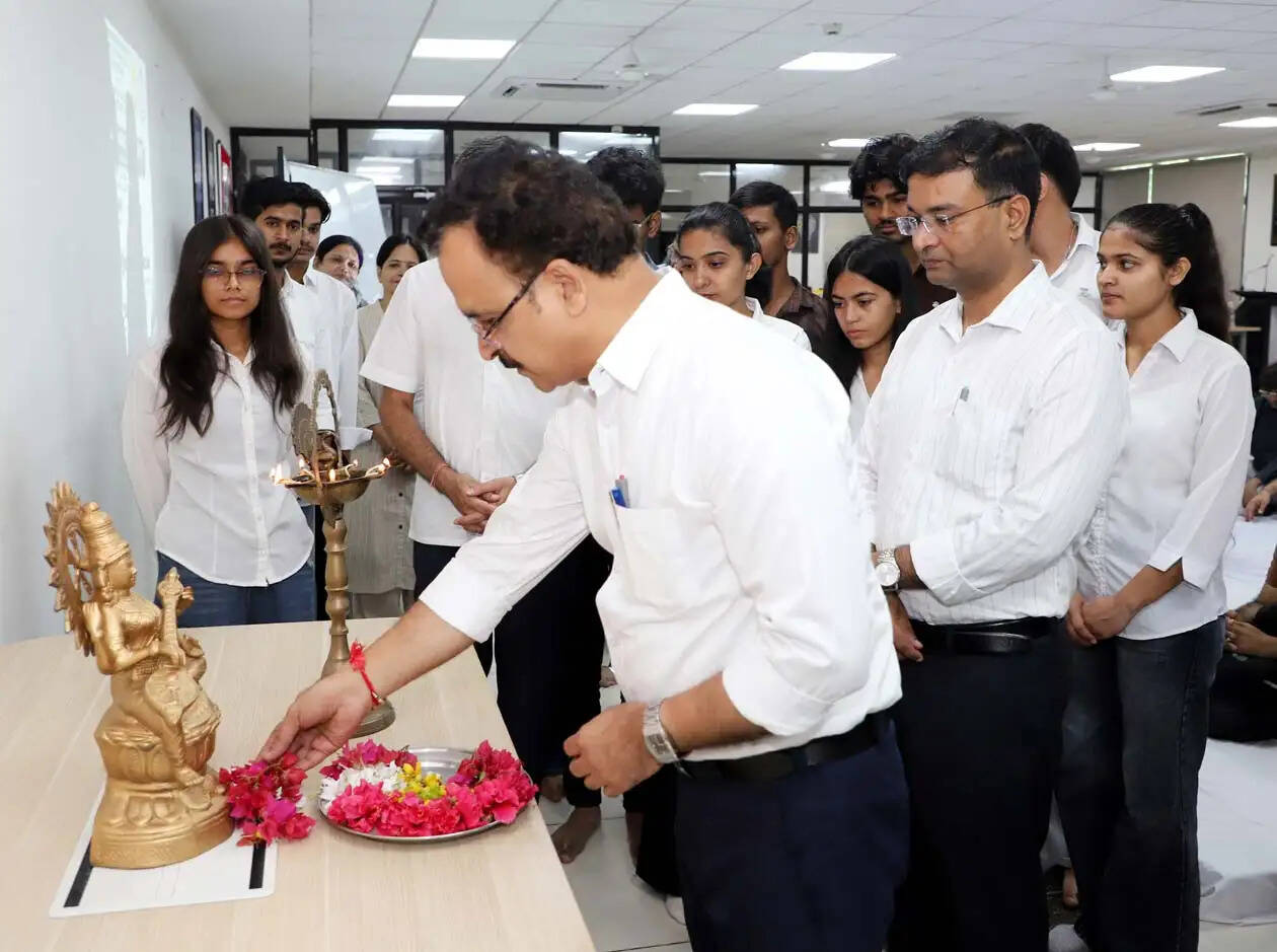 हिसार : ‘जीओ और जीने दो’ का भारतीय ज्ञान परंपरा का सिद्धांत ही विश्व कल्याण का आधार : प्रो. विजय कुमार