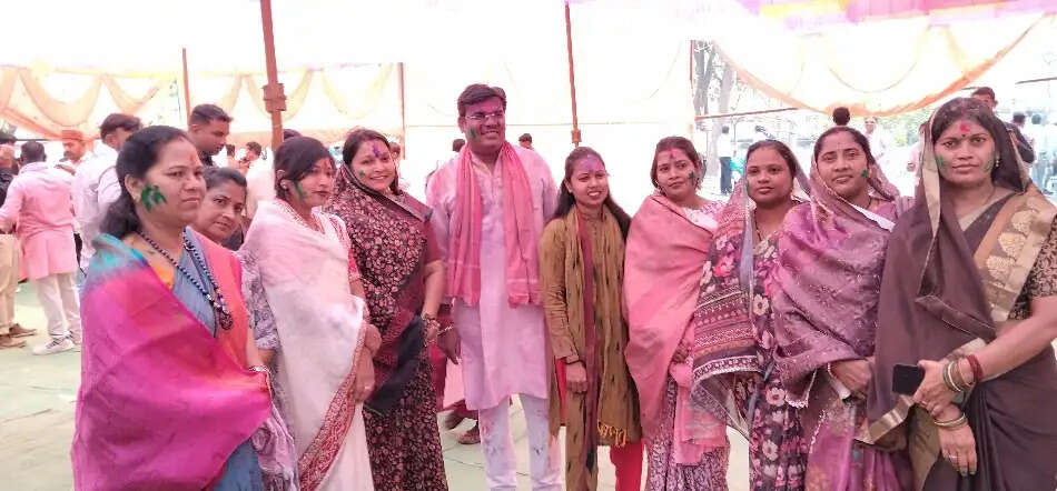 विधायक निवास में हुआ होली मिलन समारोह का आयोजन