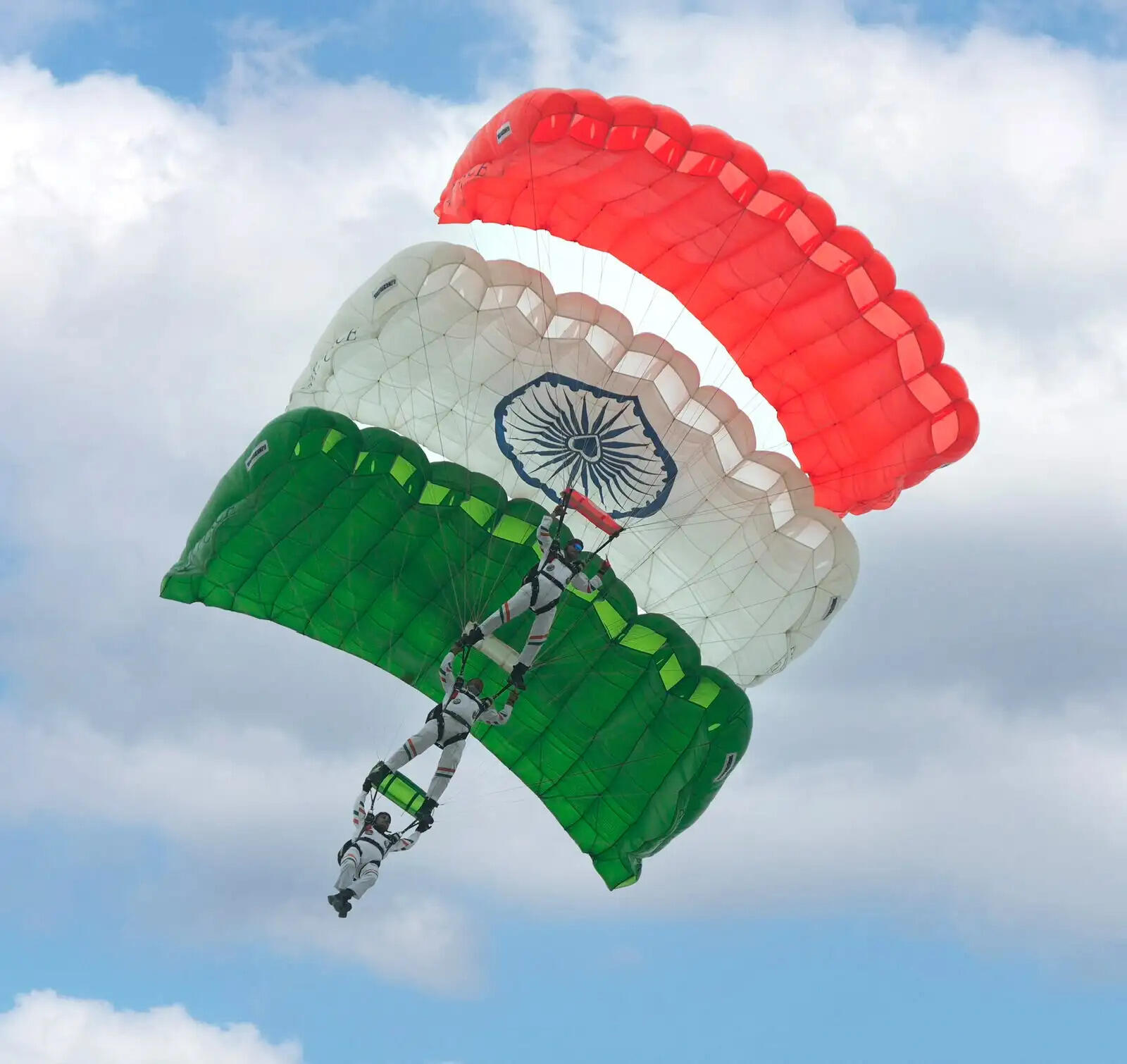 रायपुर के आकाश में भारतीय वायु सेना की स्काईडाइविंग टीम दिखाएगी कौशल और टीम भावना