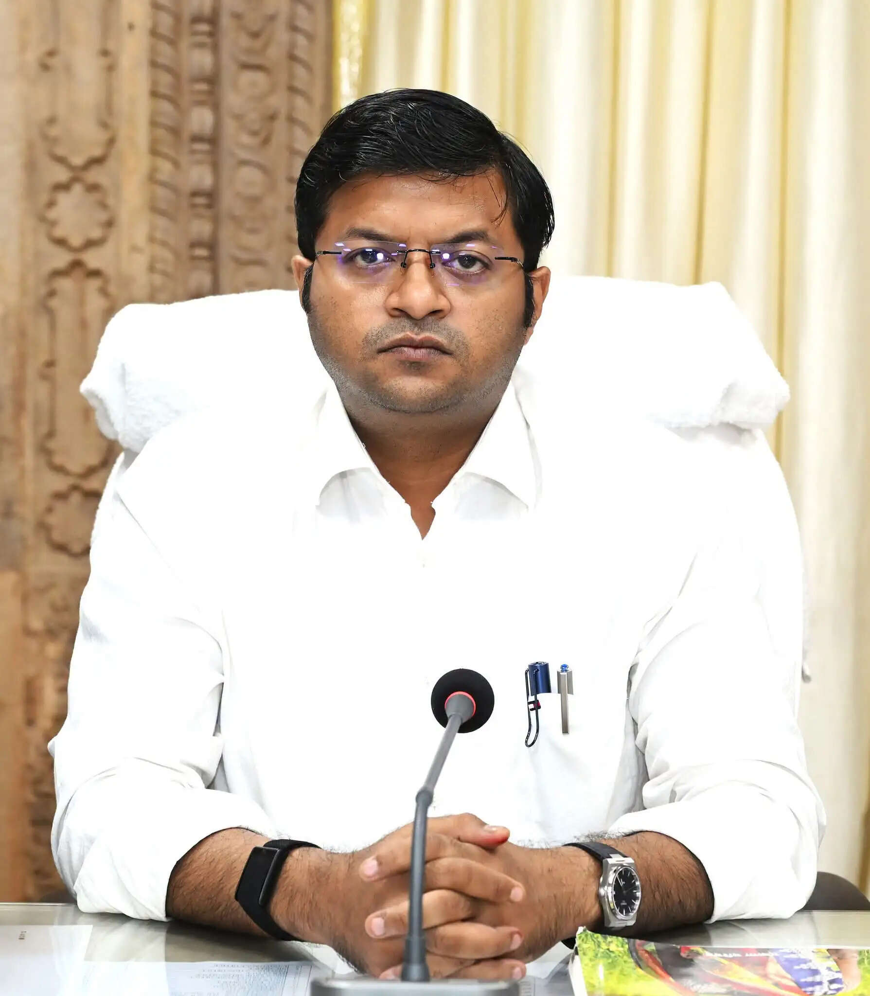 शिवपुरीः 10 हजार रुपये की रिश्वत लेते पकड़े गए पोहरी तहसील के रीडर के खिलाफ अभियोजन स्वीकृति कलेक्टर ने दी मंजूरी