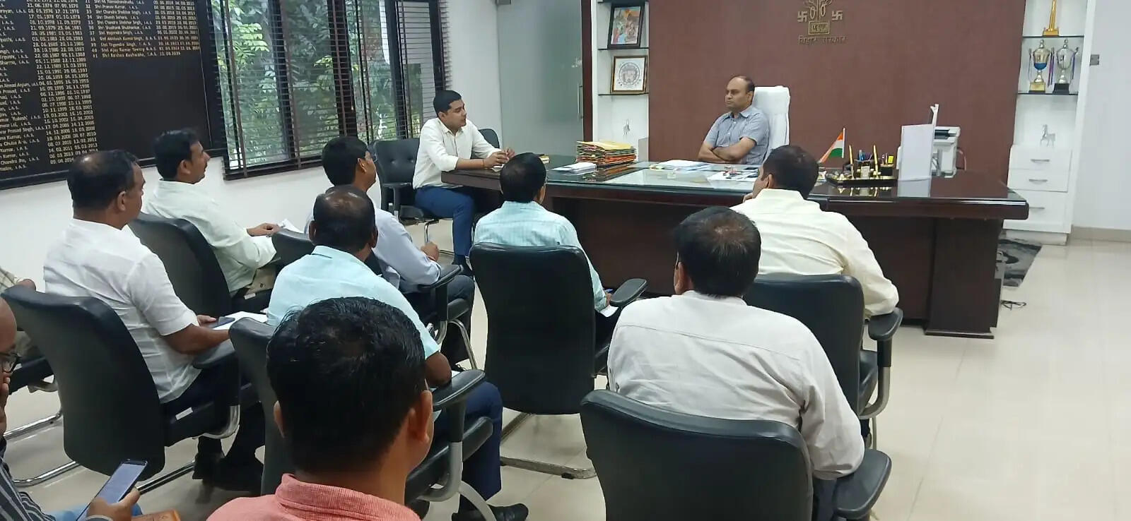 योजनाओं का क्रियान्वयन निर्धारित समय सीमा में करेंः जिलाधिकारी