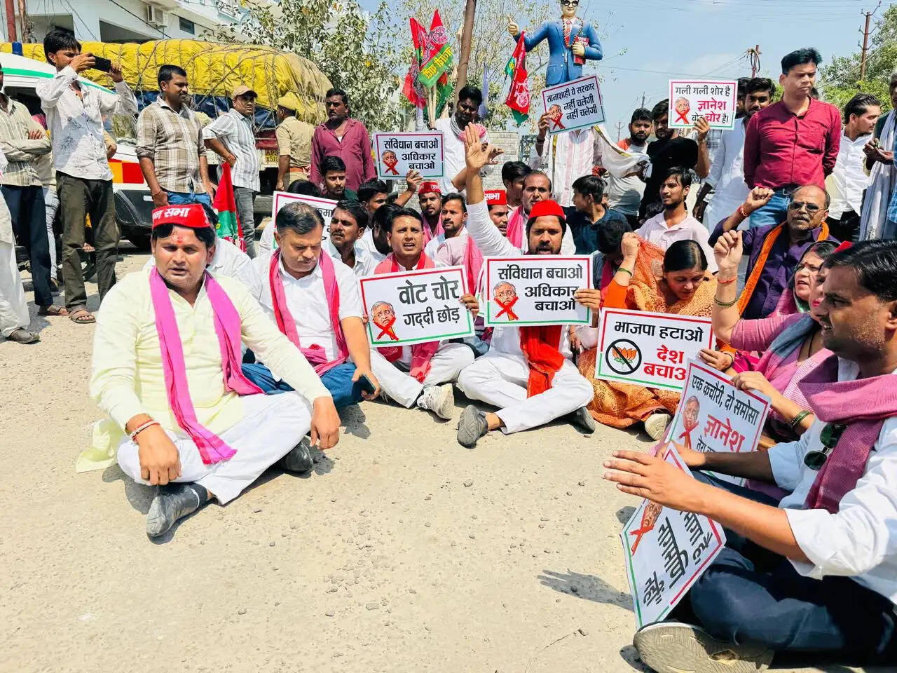 मुख्य चुनाव आयुक्त का पुतला फूंकने वाले सपा कार्यकर्ताओं पर मुकदमा दर्ज़