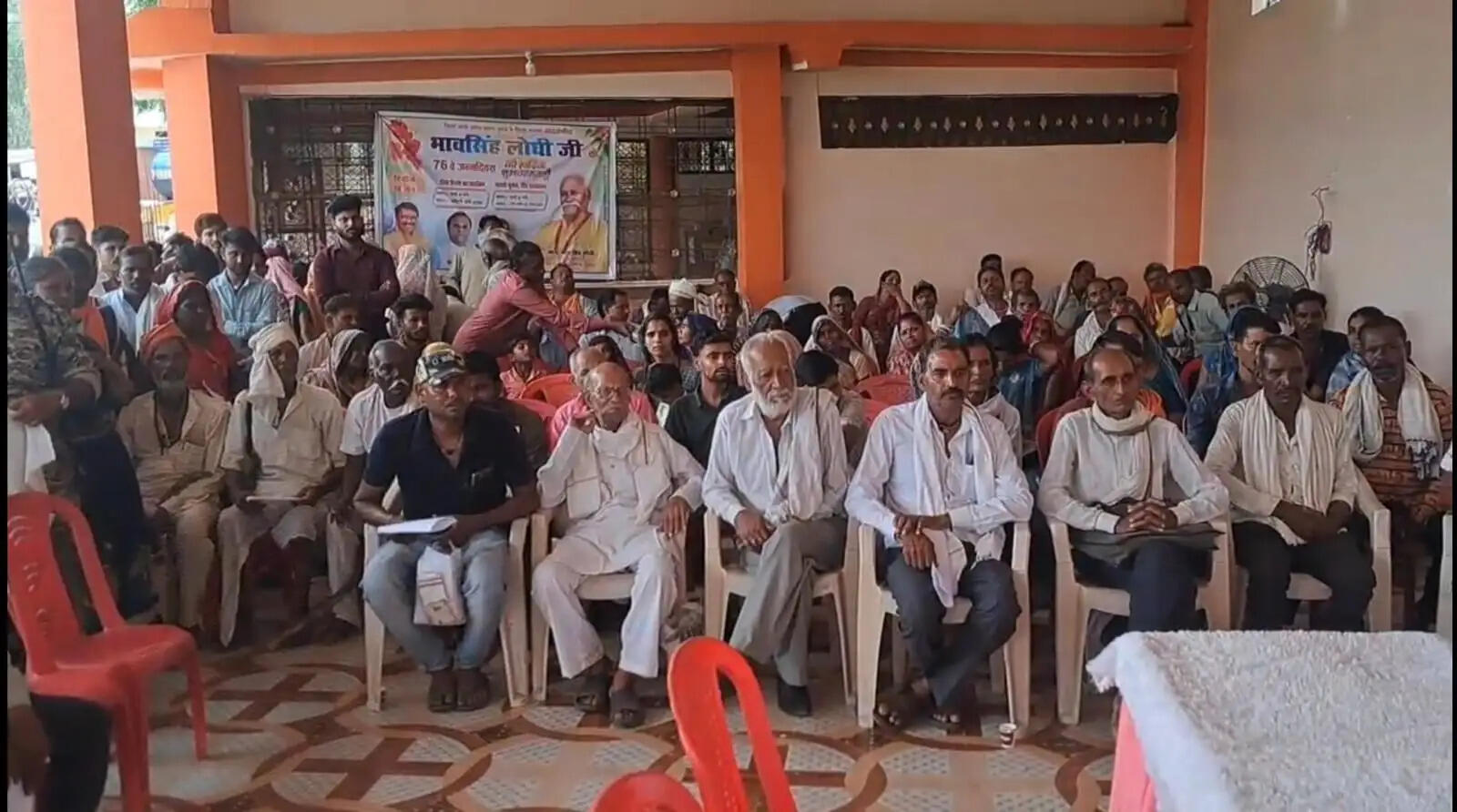 दमोह: मंत्री धर्मेन्द्र सिंह लोधी ने सुनीं लोगों की समस्याएं