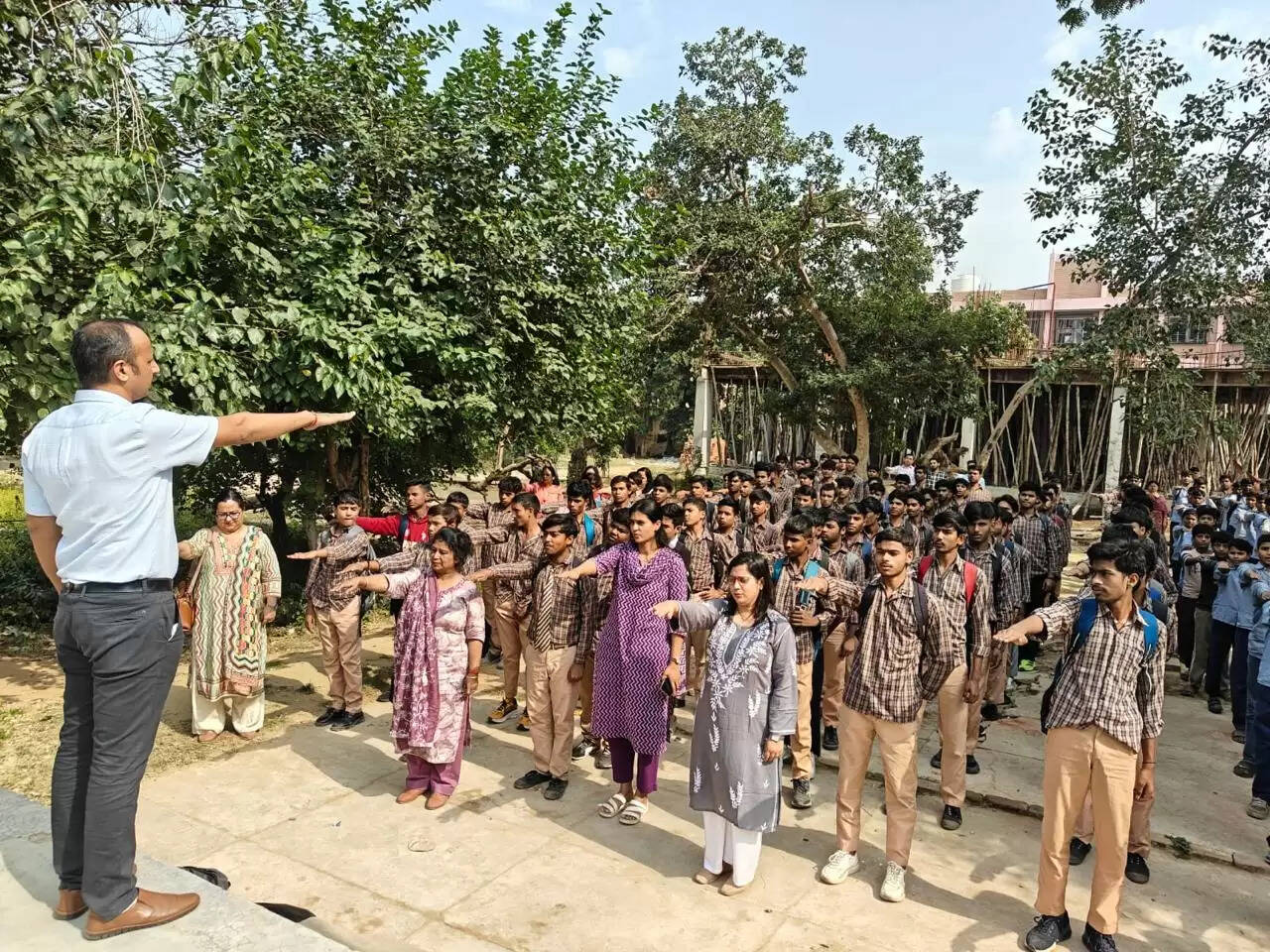 फरीदाबाद : विद्यार्थियों को एफआईआर दर्ज करने की प्रक्रिया बताई