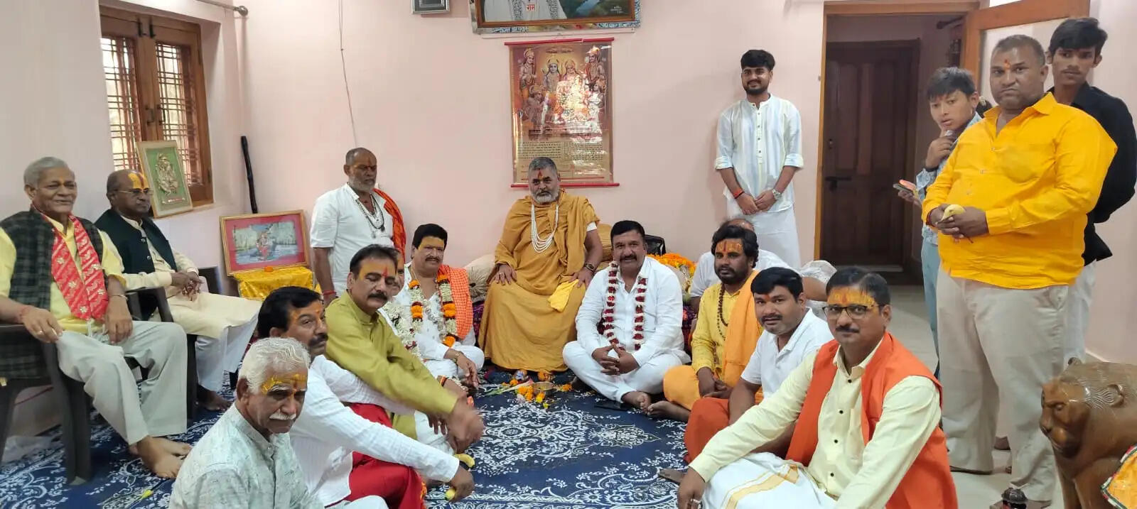 अनूपपुर: गुरु पूर्णिमा पर गुरुजनों की पूजा कर शिष्यों ने लिया आशीर्वाद
