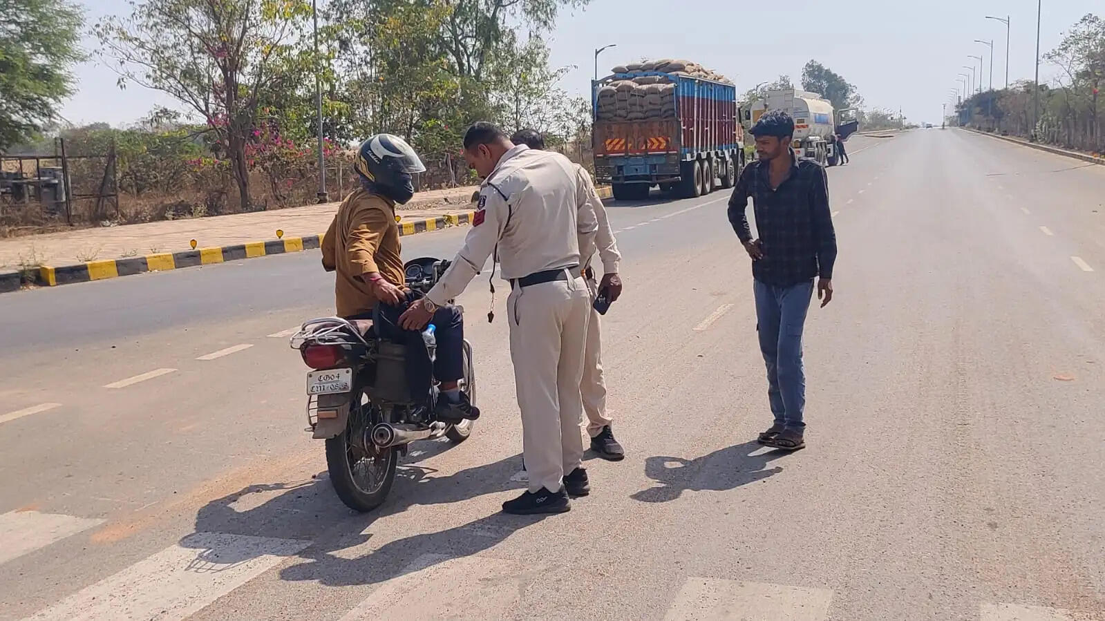 रायपुर : होली त्यौहार के मद्देनजर रायपुर पुलिस एक्शन मोड पर, विभिन्न धाराओं के तहत 613 लोगों पर की कार्रवाई