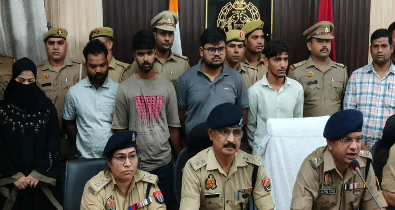 पीतल कारोबारी की बेटी ने प्रेमी से अपने घर में करवा दी 1.20 करोड़ की डकैती, प्रेमी- प्रेमिका समेत पांच आरोपित गिरफ्तार