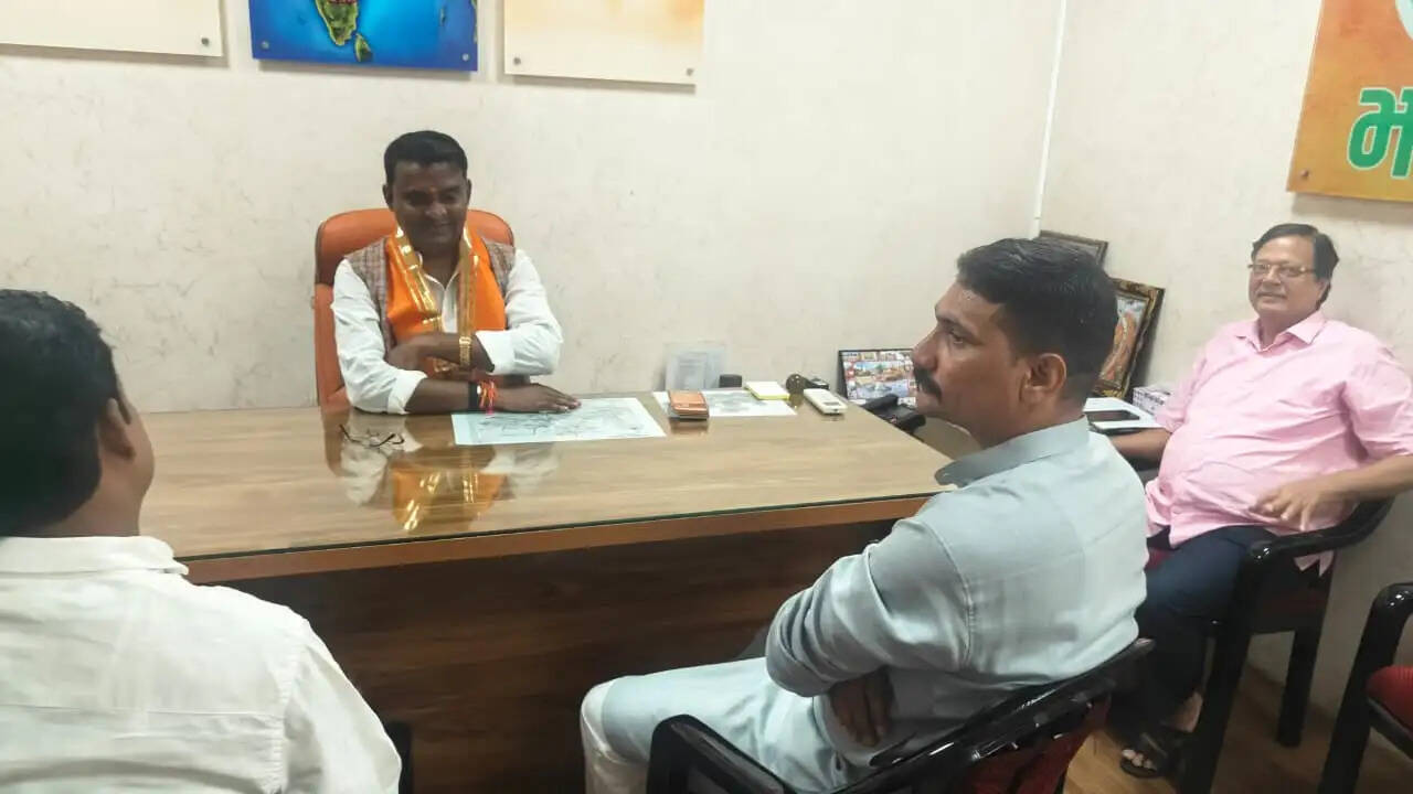 भाजपा प्रदेश कार्यालय में मंत्री दिलीप अहिरवार ने सुनीं कार्यकर्ताओं की समस्याएं,&nbsp;त्वरित निराकरण के दिए निर्देश