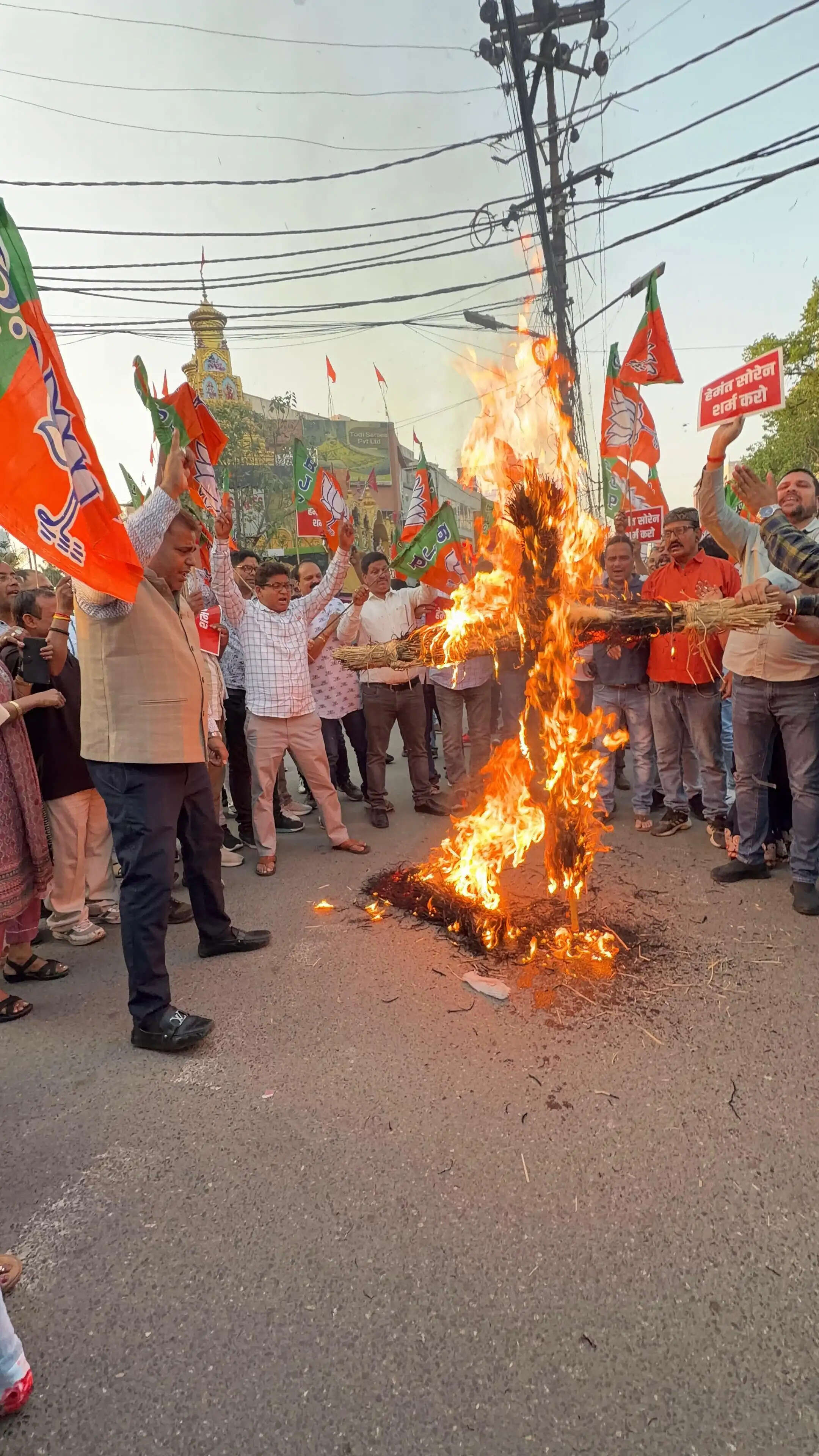 भाजपा ने किया मुख्यमंत्री का पुतला दहन
