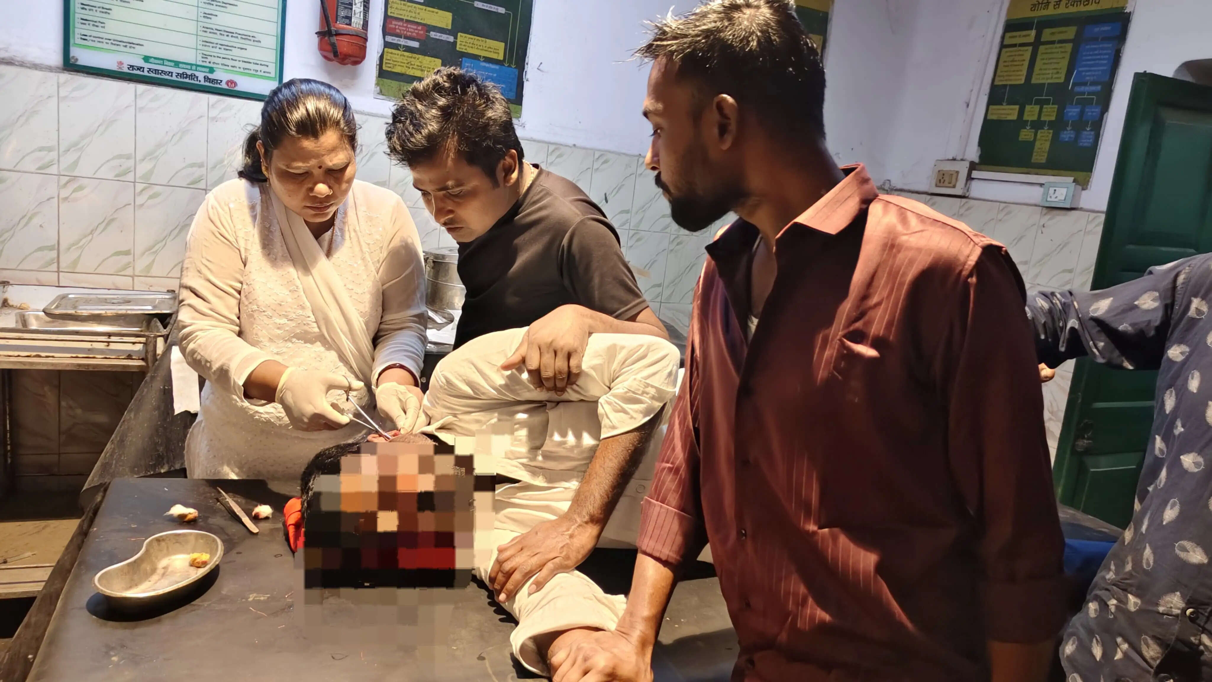 राघोपुर थाना परिसर में विवाद, परिजनों और पुलिस के बीच हाथापाई