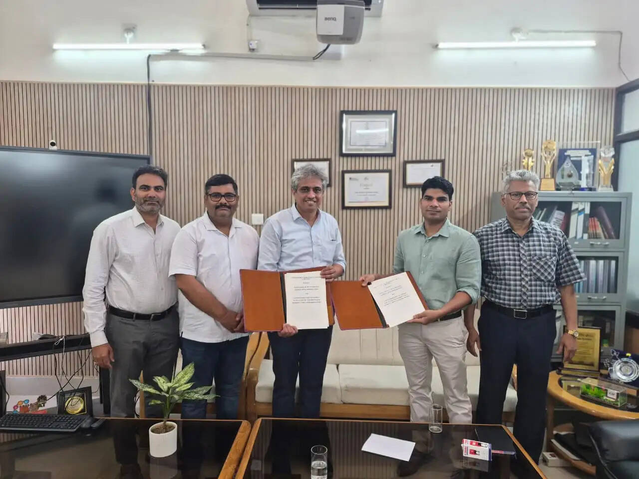 आईआईटी रुड़की में उन्नत लिथियम-आयन बैटरी प्रोद्योगिकी हस्तांतरण को लेकर हुए दो समझौते