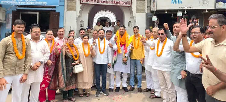 थोक केंद्रीय उपभोक्ता सहकारी भंडार चुनाव में भाजपा के विकास दूसरी बार बने अध्यक्ष