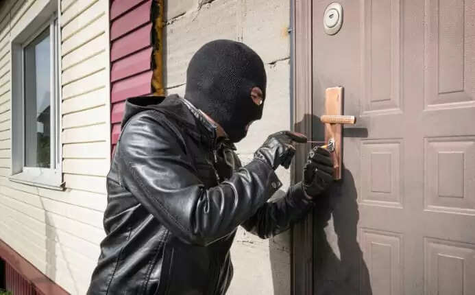 जाखू में बंद मकान में चोरी का प्रयास, बिखरा मिला सामान