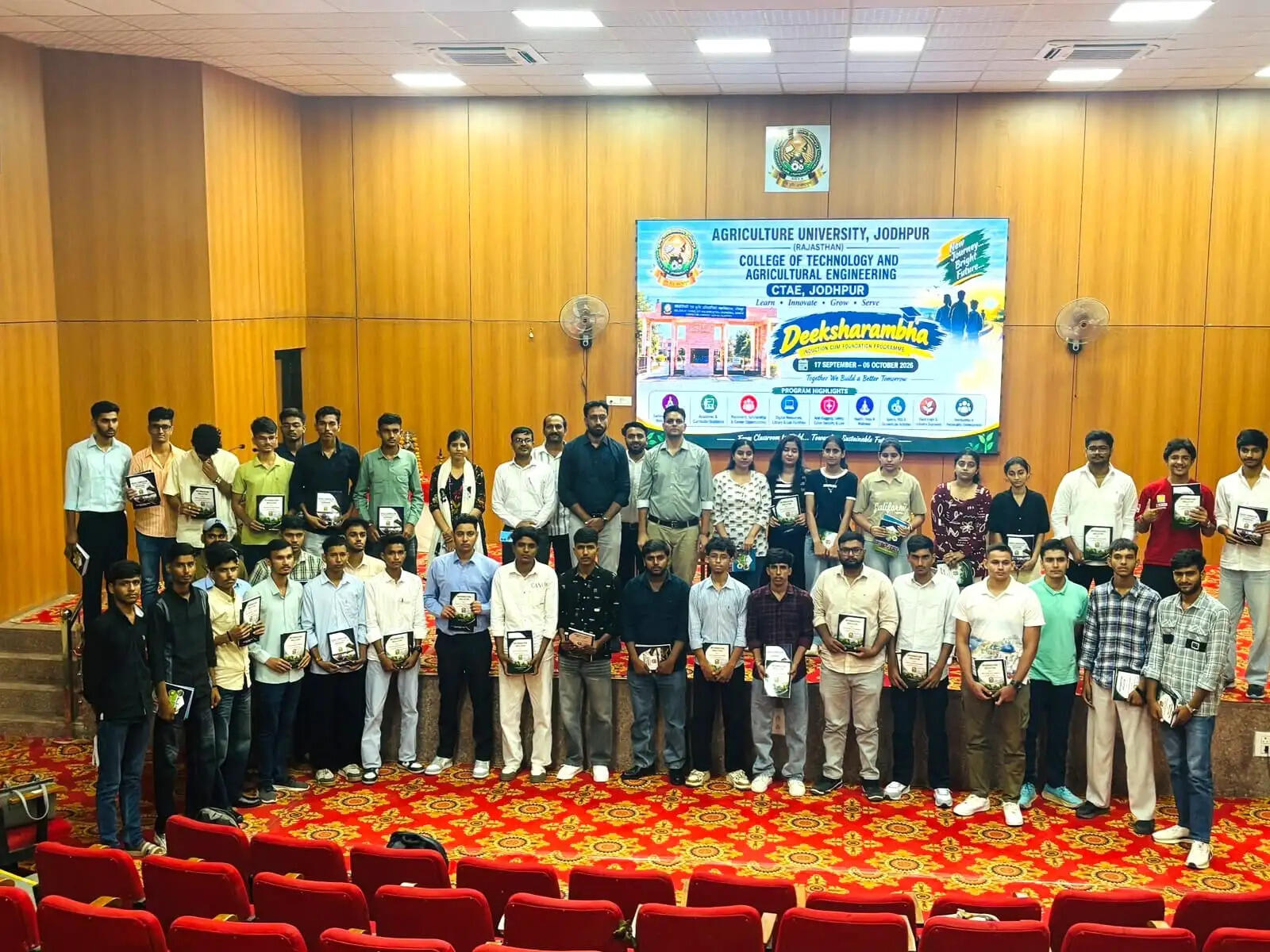 नवप्रवेशित विद्यार्थियों को किया नवाचार के लिए प्रेरित