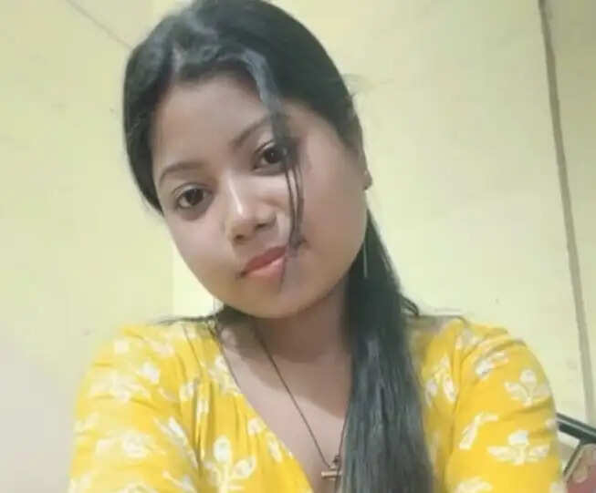 गोलकगंज में सड़क दुर्घटना में 22 वर्षीय युवती की मौत, छह घायल