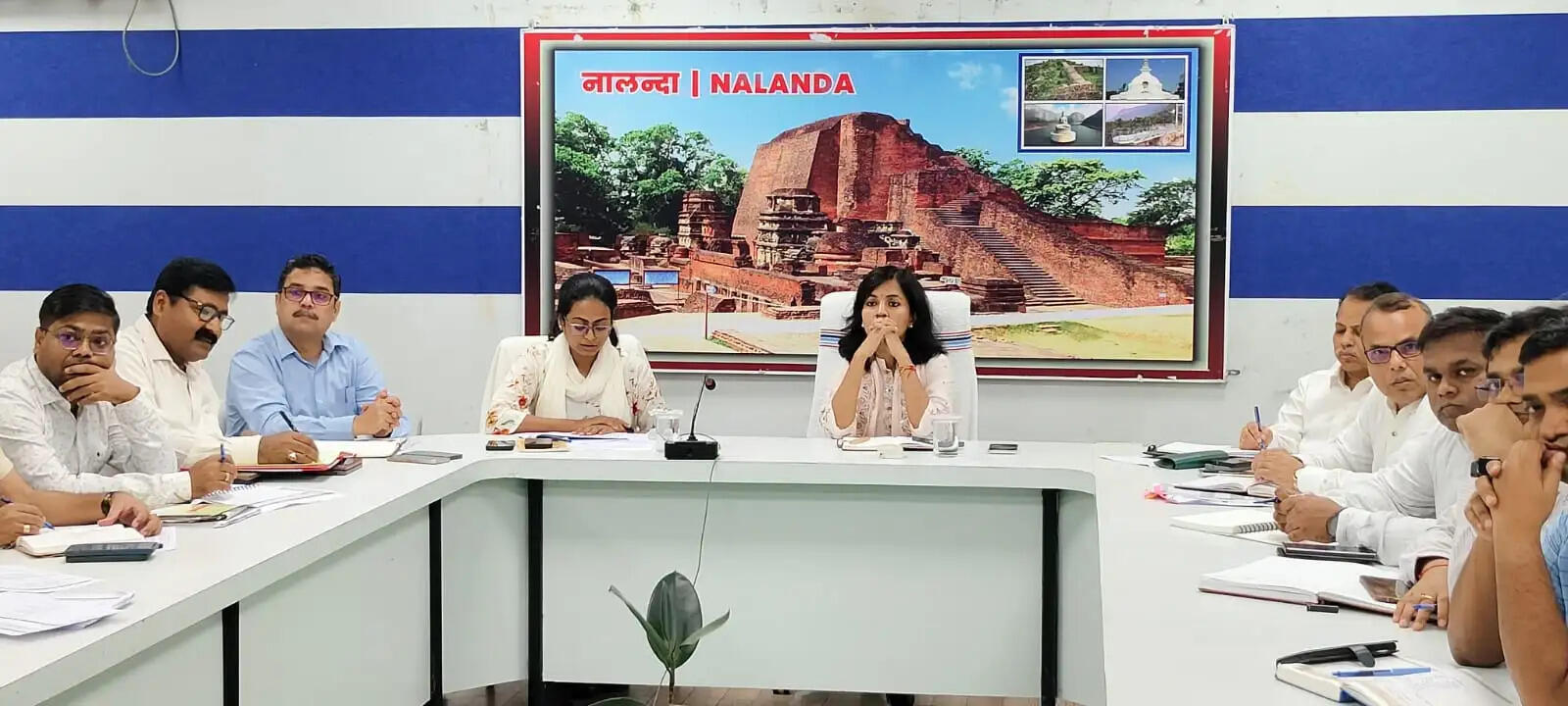 लंबित मामलों के निष्पादन में देरी बर्दाश्त नहीं: डीएम