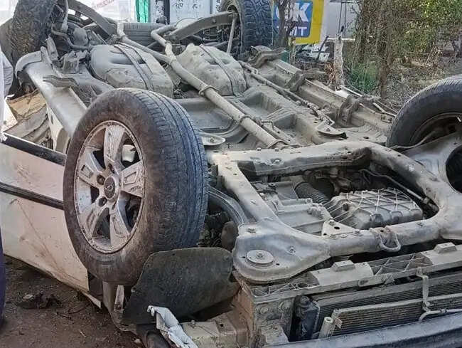 मप्र के देवास में कार को अज्ञात वाहन ने मारी टक्कर, दो सगे भाइयों समेत 3 की मौत