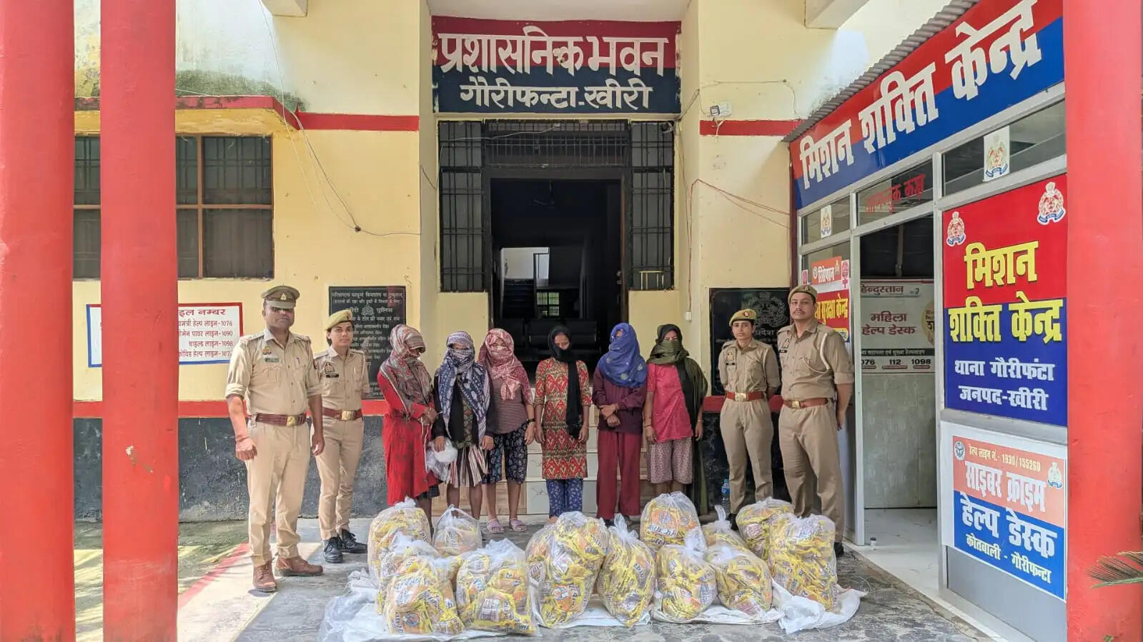525 पैकेट अवैध तंबाकू के साथ 6 नेपाली महिलाएं गिरफ्तार