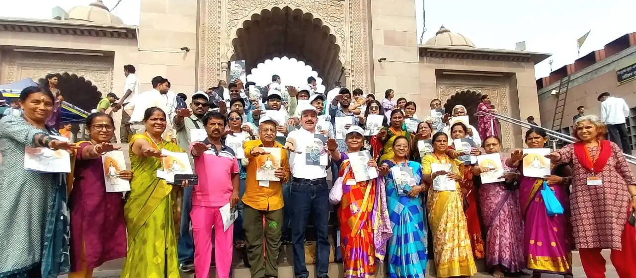 गंगा स्वच्छता पखवाड़ा : समापन दिवस पर काशी विश्वनाथ धाम के गंगा द्वार पर लिया गया स्वच्छता का संकल्प