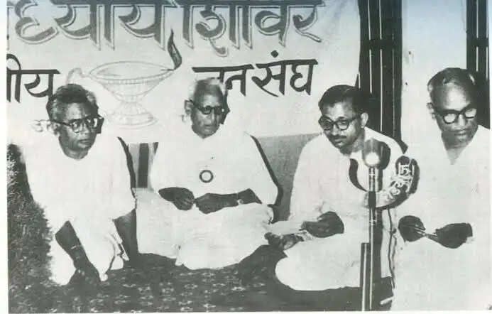 अखिलेश यादव पर बृजेश पाठक का पलटवार, कहा जो झूठ के सौदागर होंगे उन्हें संवाद बुरा लगेगा