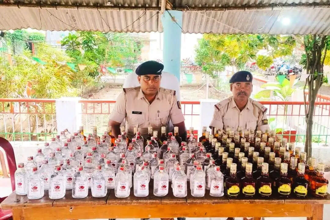 सिकटी पुलिस ने तस्करी कर लाए गए 149 बोतल शराब किया जब्त