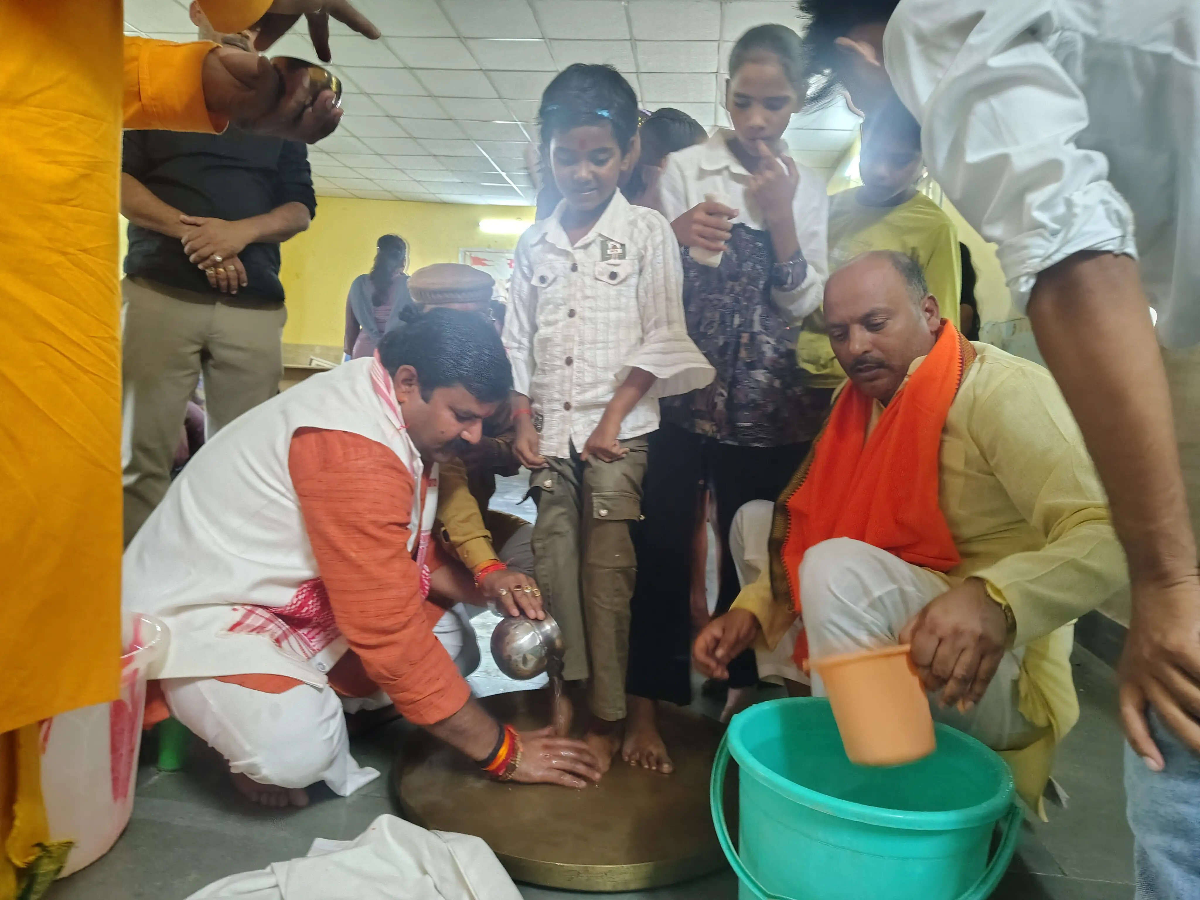 दुर्गा अष्टमी पर प्रकृति भारती में हवन व कन्या पूजन