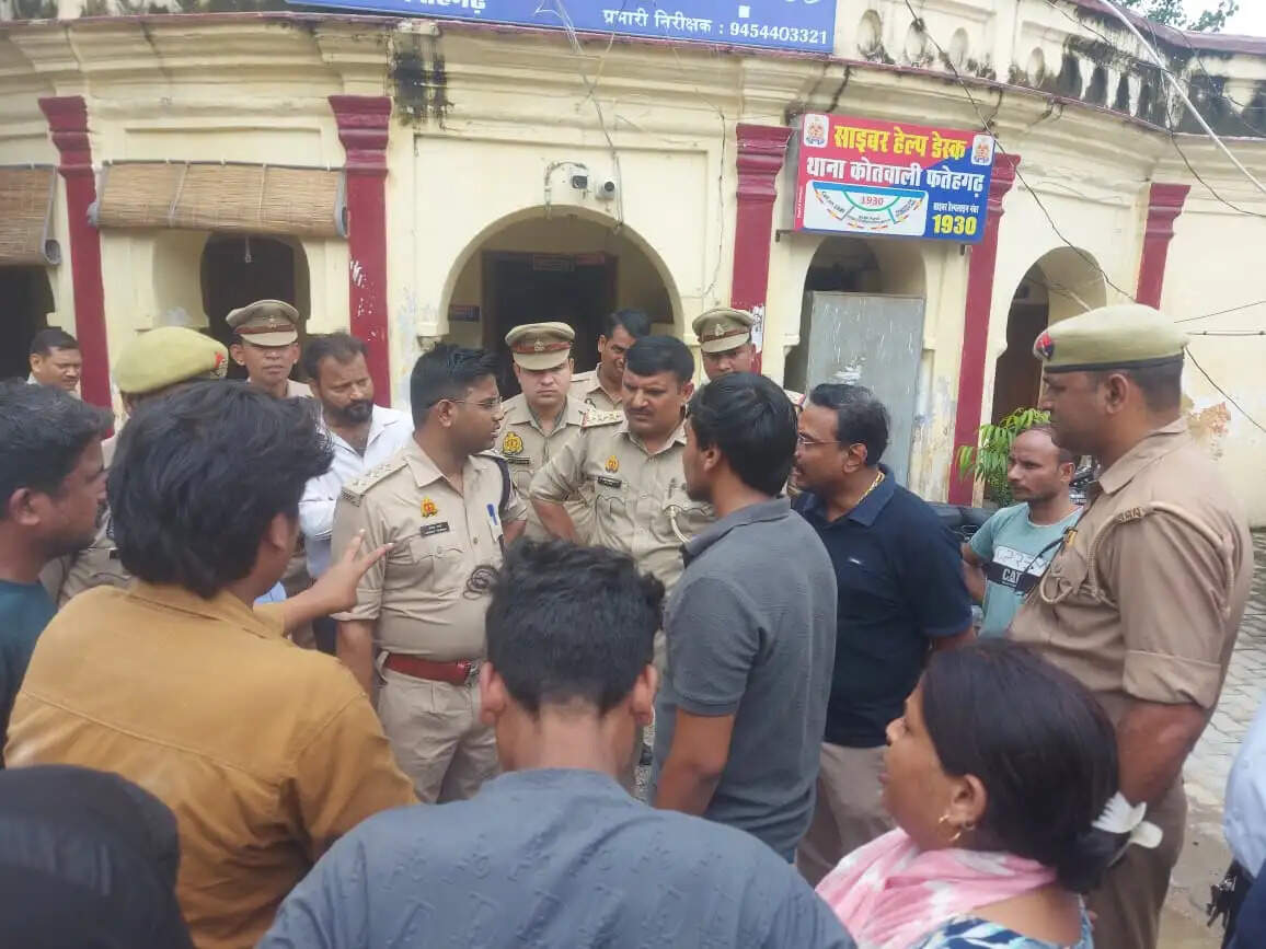 फर्रुखाबाद: चोरी के मामले में सर्राफा व्यापारी ने नाबालिग भाइयों को बंधक बनाकर पीटा