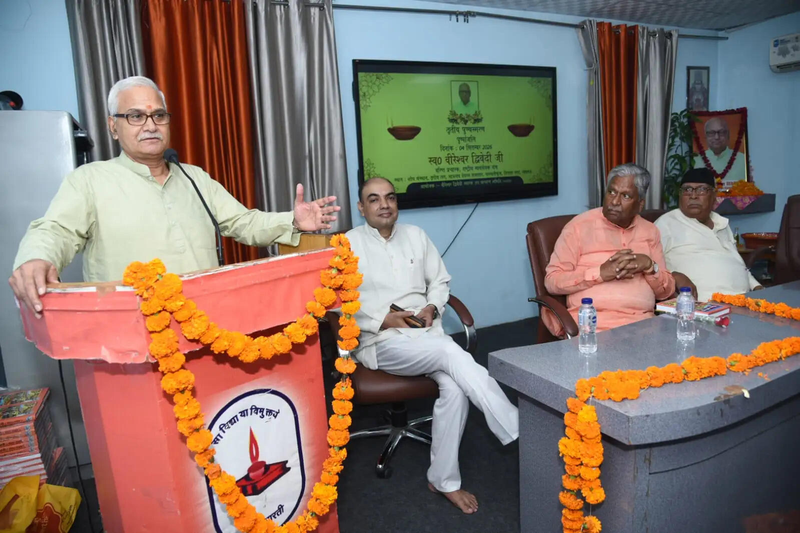 भारत माता के लिए जीवन लगाना वीरेश्वर द्विवेदी की प्रवृति रही : स्वान्त रंजन