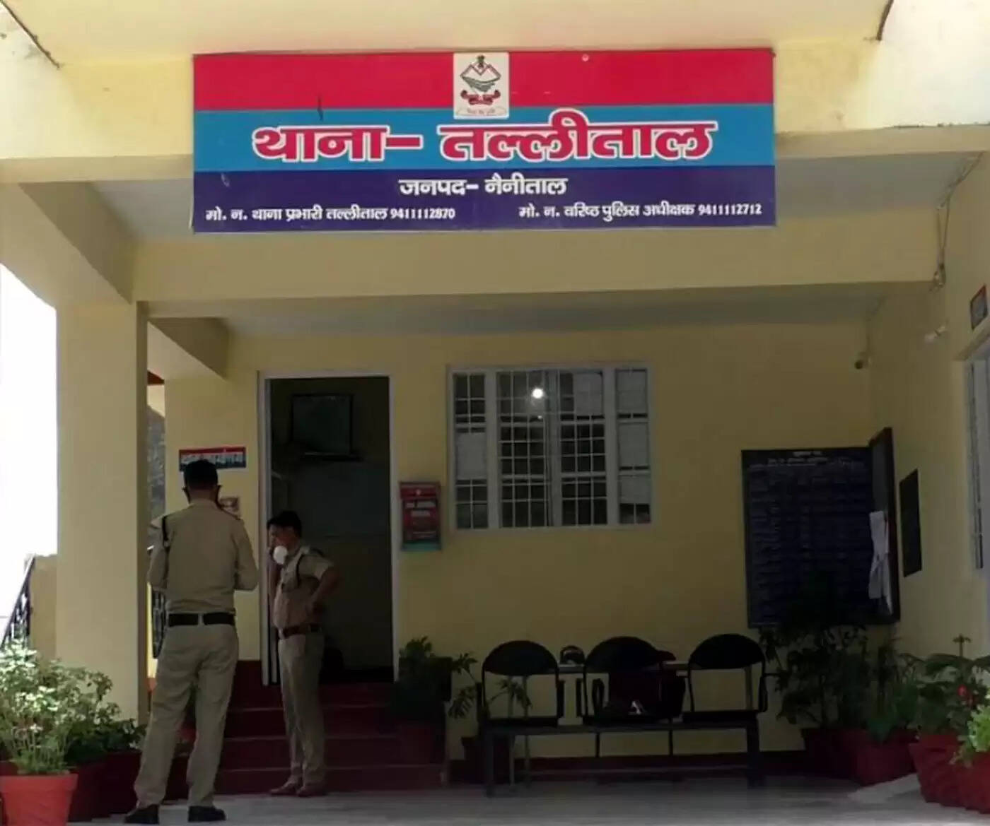 दुर्घटना के बाद मुआवजा देने से मुकरा यूपी का कार चालक, कोतवाली का घेराव