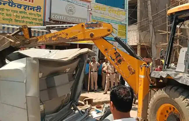 रेवाड़ी में अतिक्रमण पर चला पीला पंजा, मचा हड़कंप