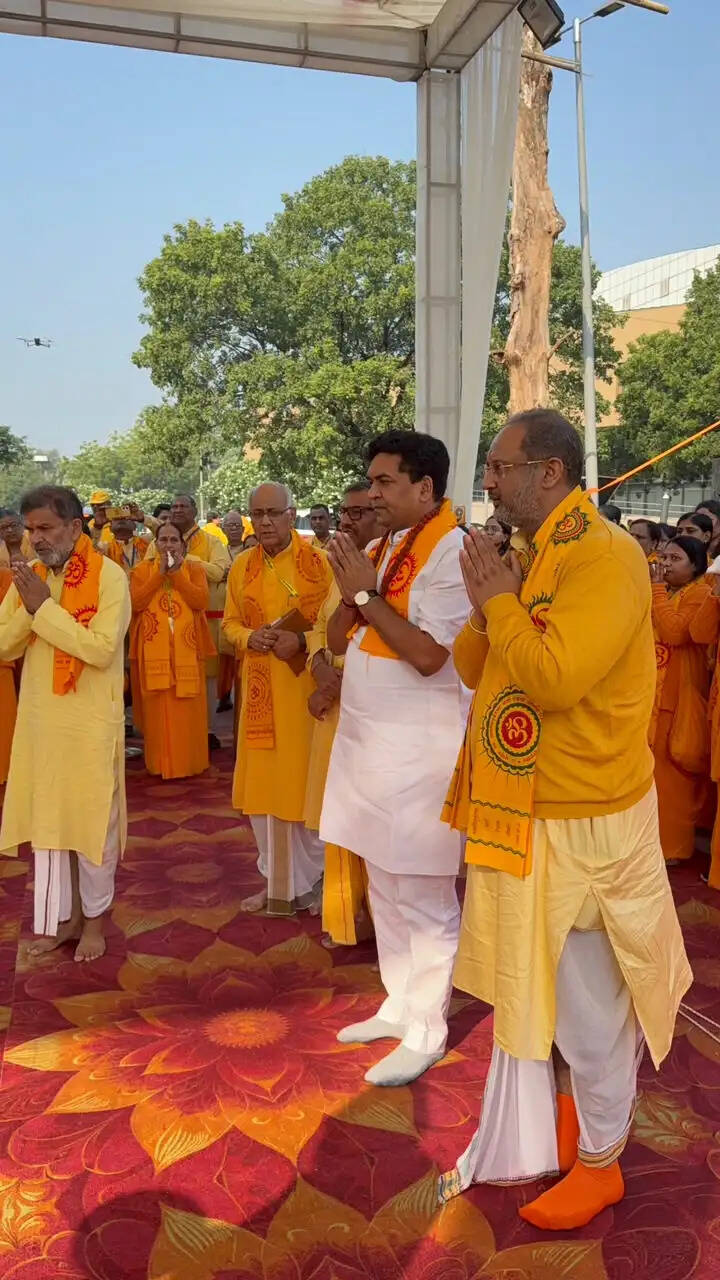 मंत्री कपिल मिश्रा गायत्री परिवार के शताब्दी समारोह में हुए शामिल