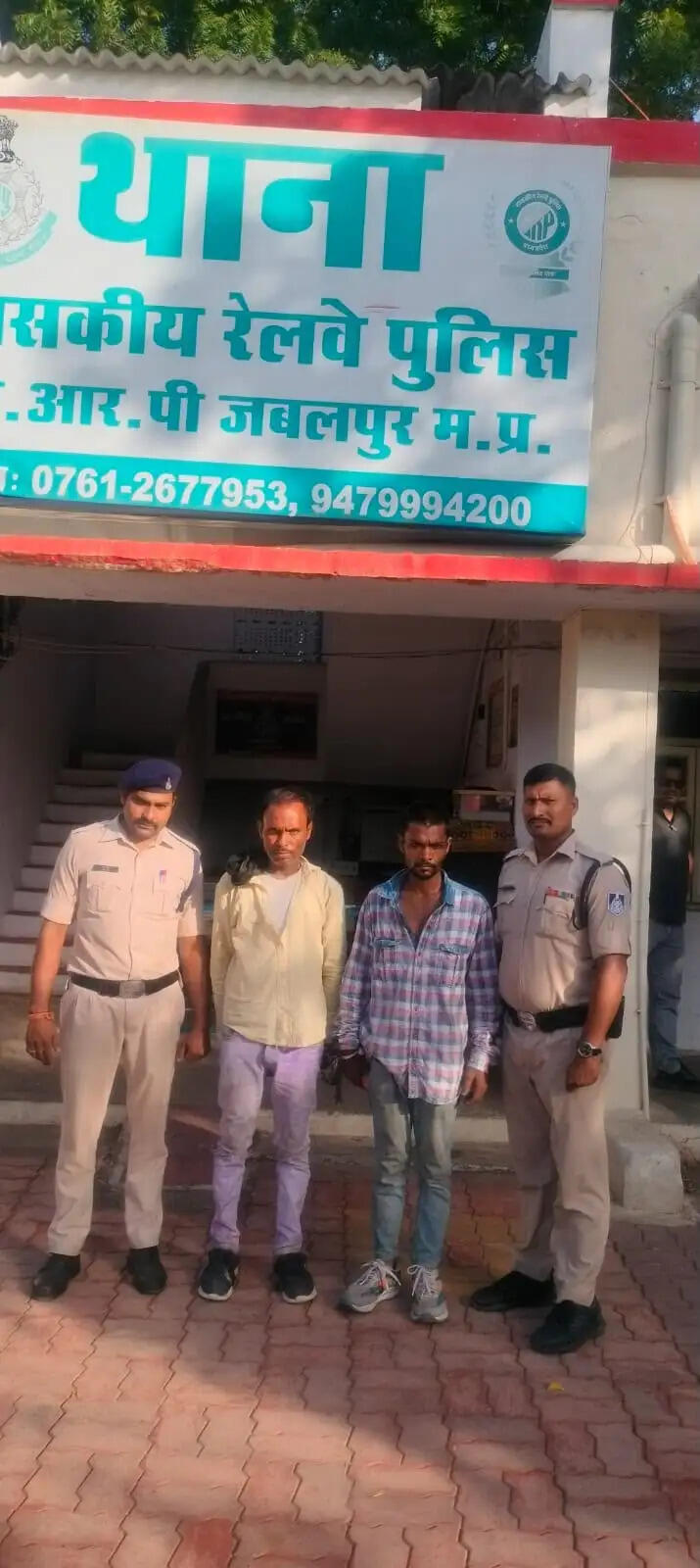 रेलवे स्टेशन पर हंगामा करने वाले दो व्यक्तियों पर कार्रवाई, रेल पुलिस ने किया गिरफ्तार