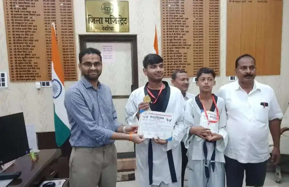 देवरिया : ताइक्वांडो प्रतियोगिता में अयान और आदर्श ने जीता स्वर्ण, यूपी टीम में हुआ चयन