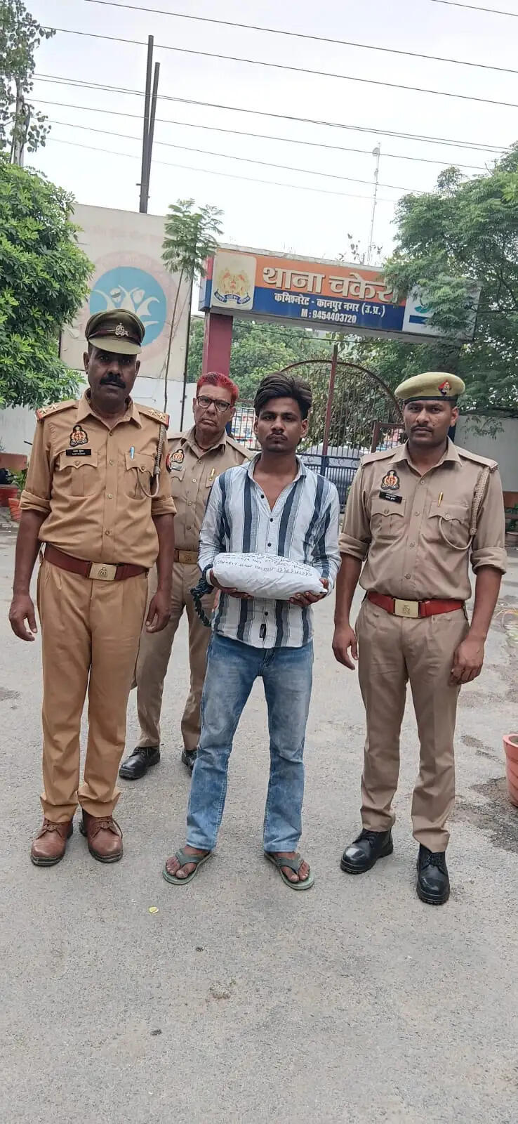 चकेरी पुलिस ने 1.15 किलो गांजा के साथ युवक को किया गिरफ्तार