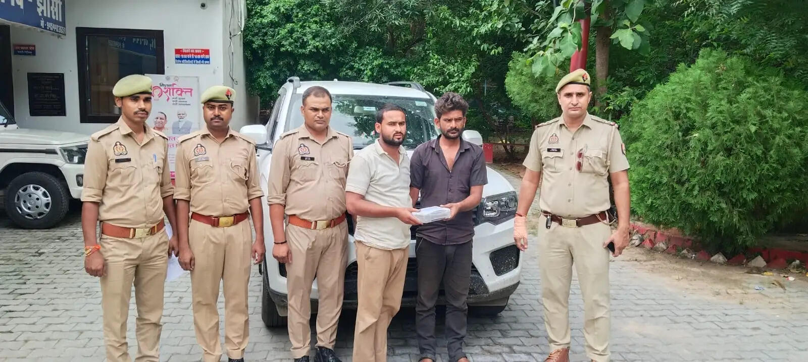 झांसी में 15 घंटे में चार पहिया वाहन लूट का खुलासा, दो आरोपित गिरफ्तार