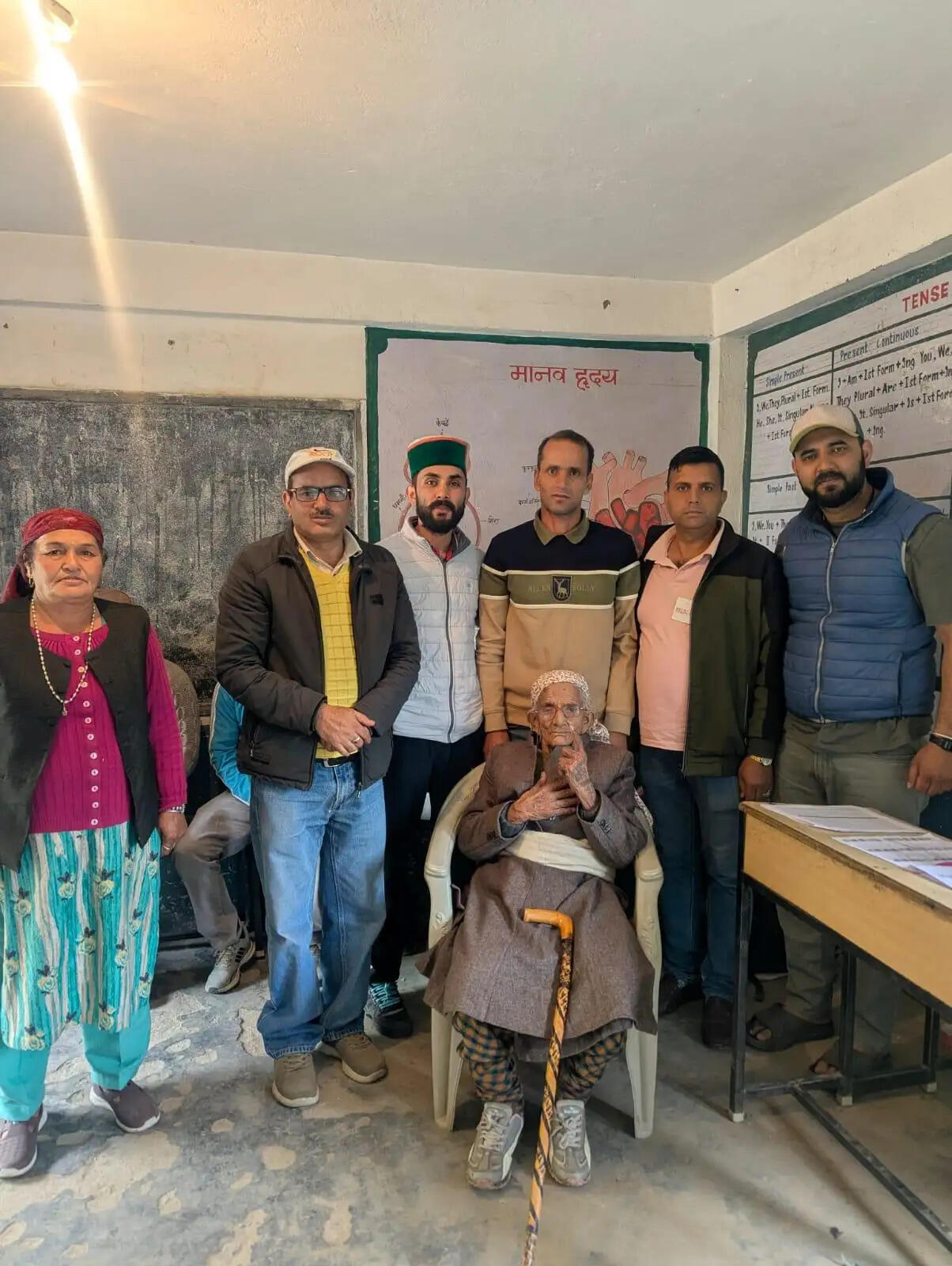 हिमाचल पंचायत चुनाव : पूर्वान्ह 11 बजे तक 41 फीसदी मतदान; सिरमौर सबसे आगे, 103 वर्षीय बुजुर्ग महिला ने डाला वोट