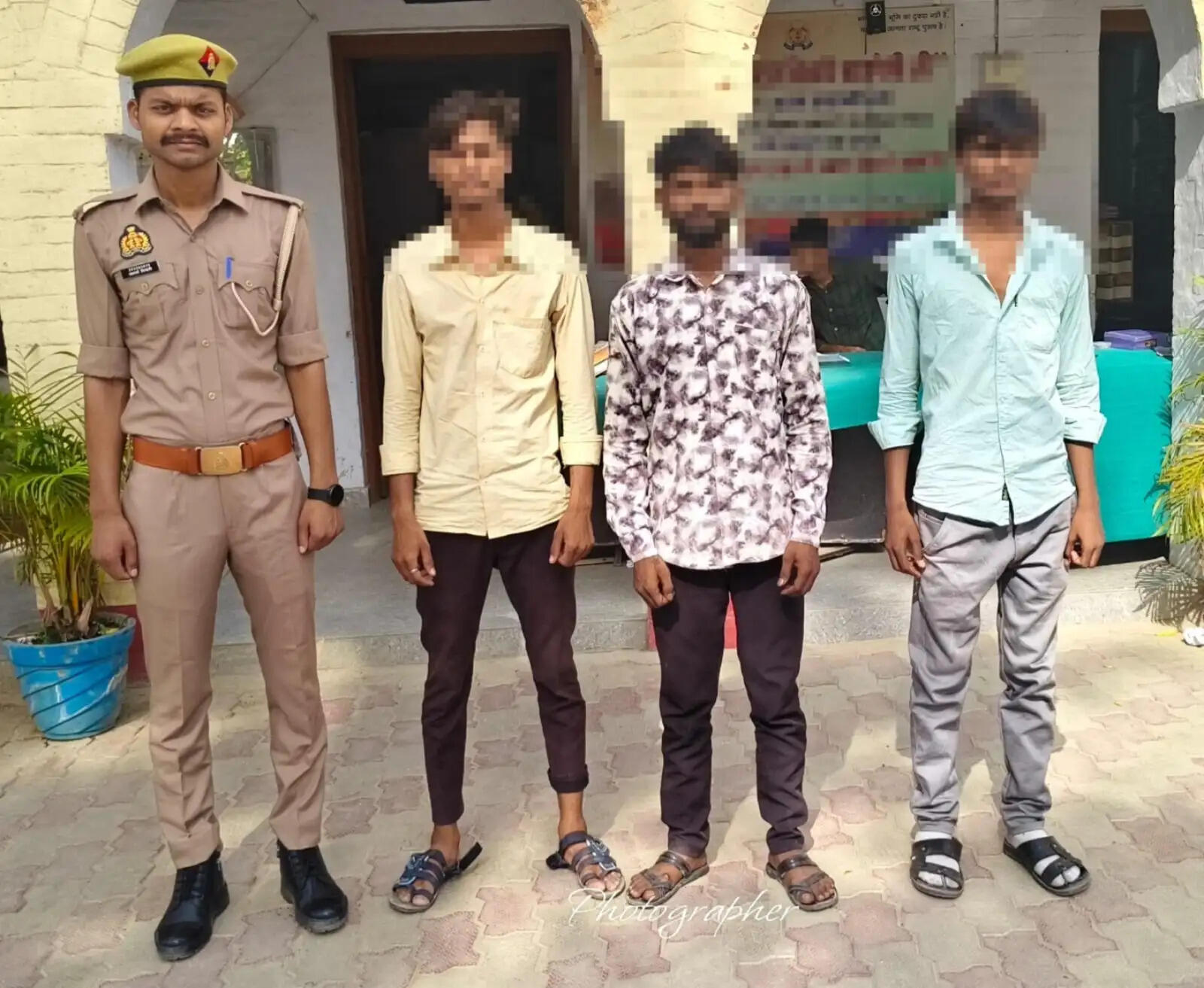 सोशल मीडिया पर रंगबाजी का वीडियो बनाकर दहशत फैलाने वाले तीन युवक गिरफ्तार