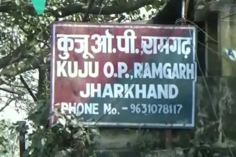 बाइक और नगद चाेरी करने का आराेपित गिरफ्तार