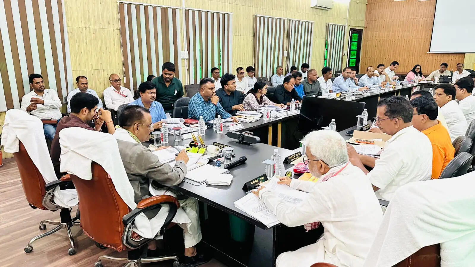 वाराणसी नगर निगम का बड़ा फैसला : 25 वार्डों में अब चार घंटे में होगा जनशिकायतों का निस्तारण