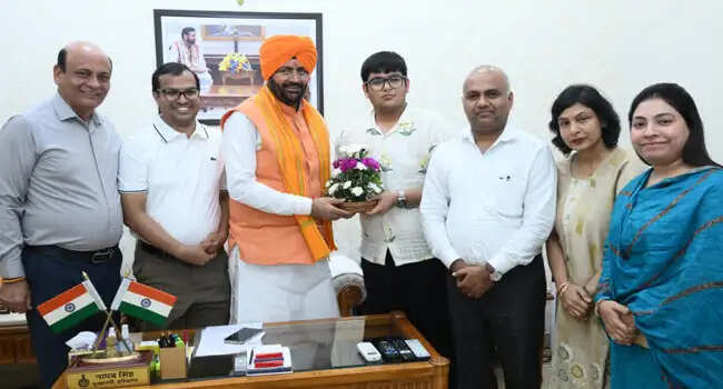 नीट-यूजी 2026 के ऑल इंडिया सेकेंड टॉपर पंशुल बंसल ने मुख्यमंत्री से की मुलाकात
