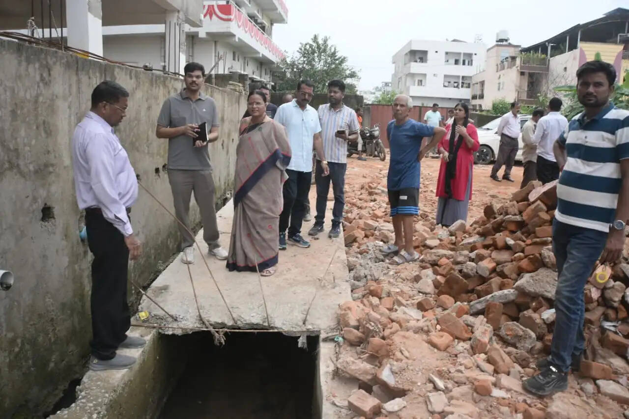 विकास कार्यों में लापरवाही और घटिया निर्माण कतई बर्दाश्त नहीं : महापौर