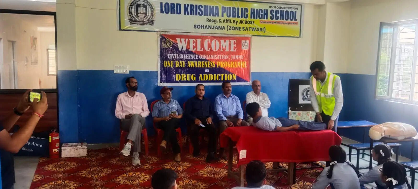 सिविल डिफेंस जागरूकता कार्यक्रम आयोजित, छात्रों को प्राथमिक उपचार, सीपीआर और आपदा प्रबंधन की दी गई जानकारी