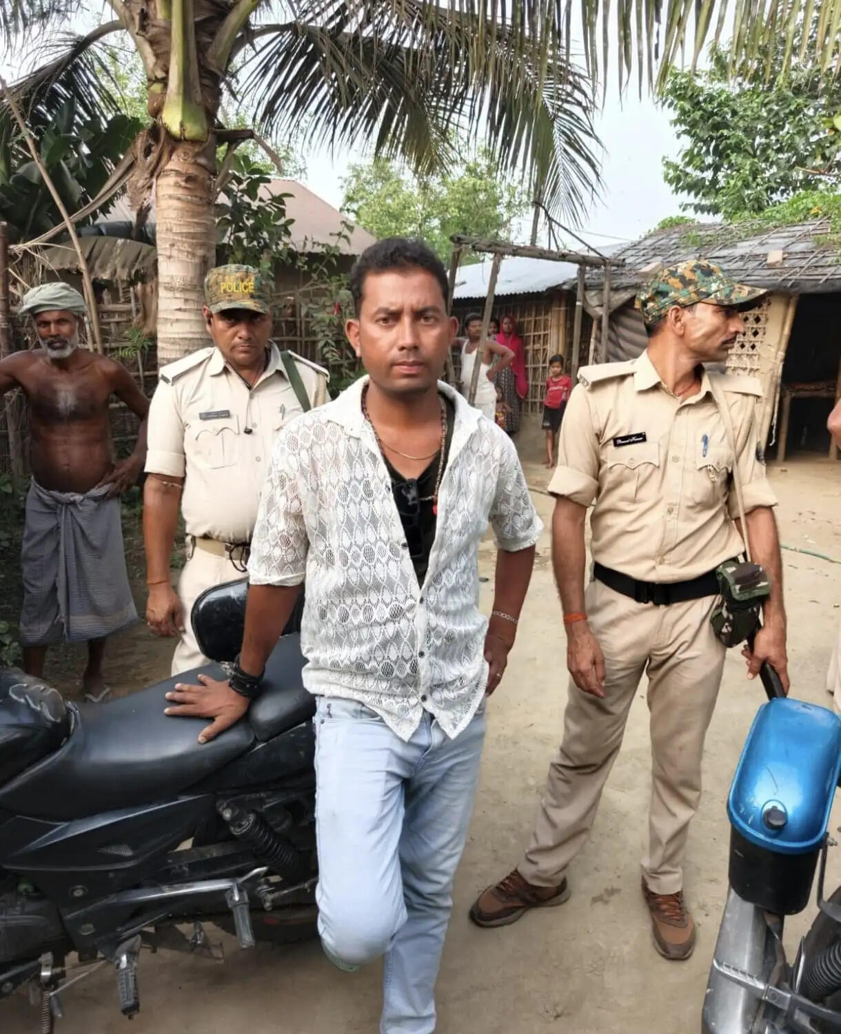 20 लीटर देसी शराब के साथ युवक गिरफ्तार