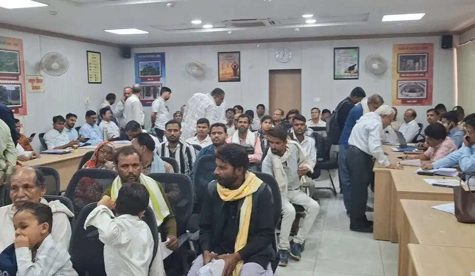 दमोह: पहली जनसुनवाई में एक्शन मोड में दिखे कलेक्टर, नगरीय अव्यवस्थाओं पर सख्ती