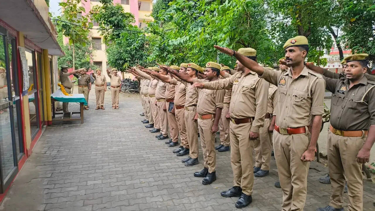 सरदार पटेल की जयंती पर पुलिसकर्मियों ने ली राष्ट्रीय एकता की शपथ