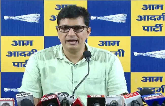 आम आदमी पार्टी ने दिल्ली लक्ष्मी योजना को लेकर सरकार पर साधा निशाना, कहा पात्रता के लिए कई शर्ते रखना गलत