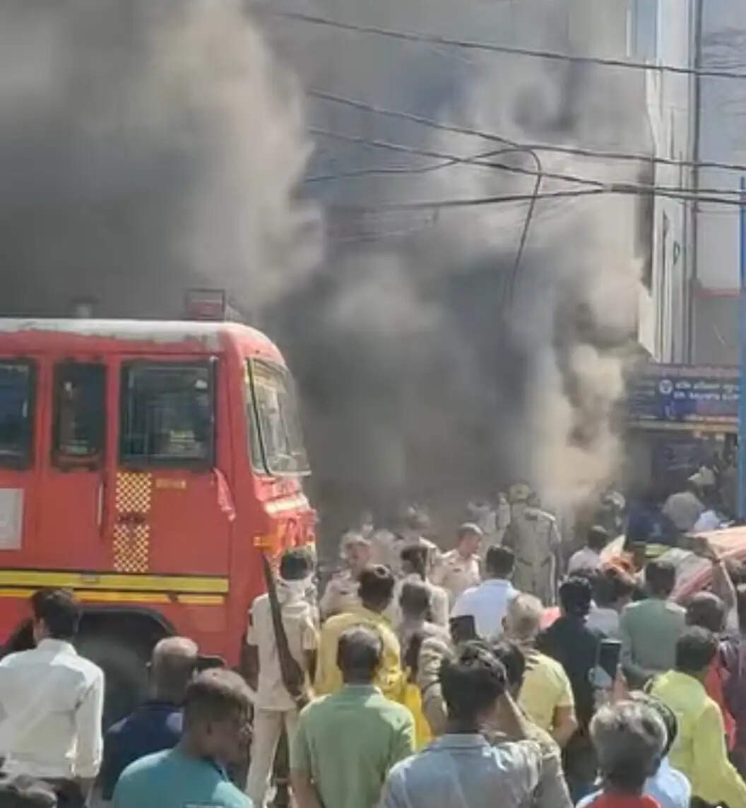 भागलपुर के टेक्नोसपोर्ट मॉल के स्टॉक रूम में लगी आग, 6 हजार कपड़े जलकर राख