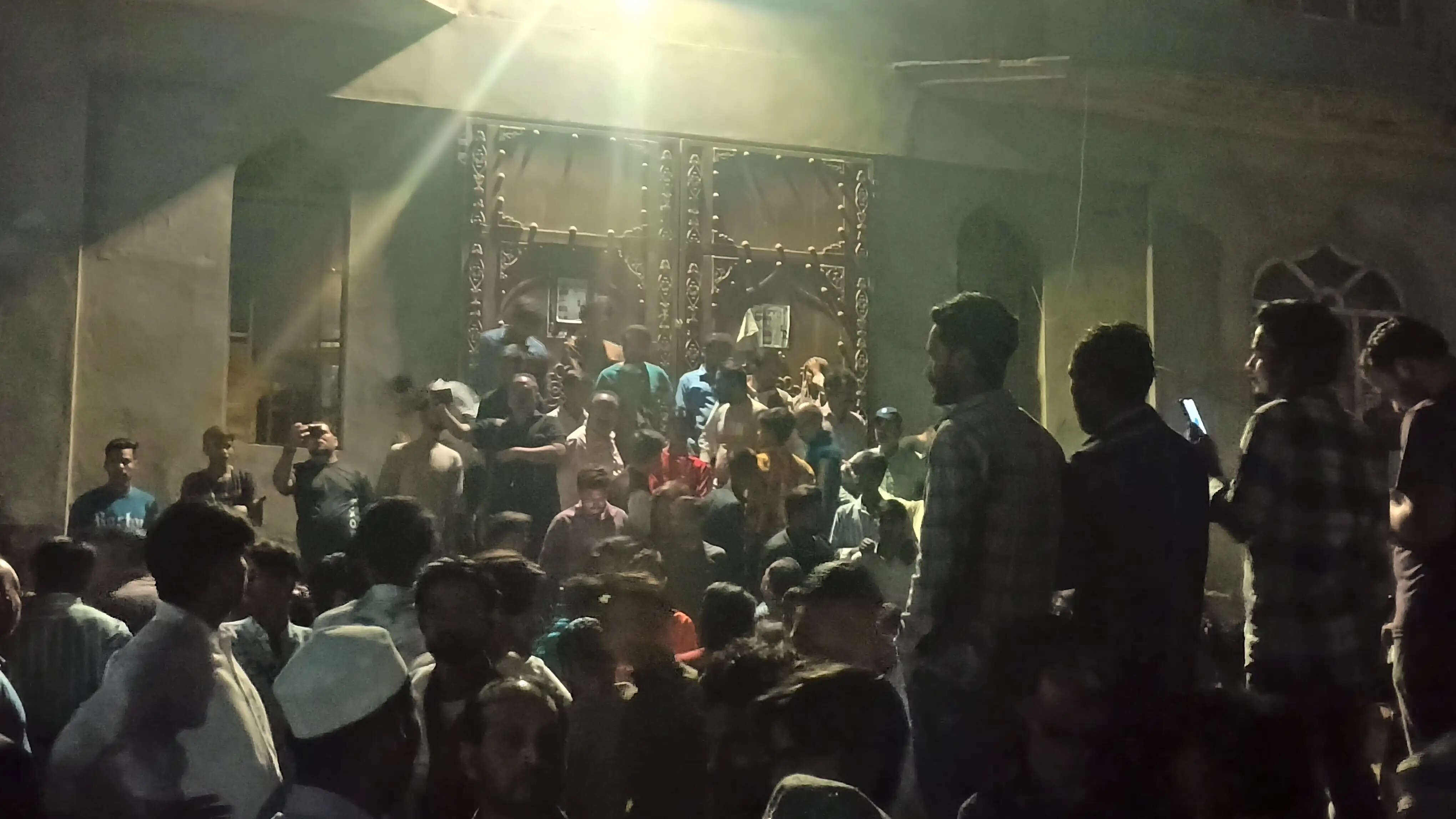 होली के दिन इमामबाड़े में तोड़फोड़, ताला तोड़कर घुसे अराजक तत्व