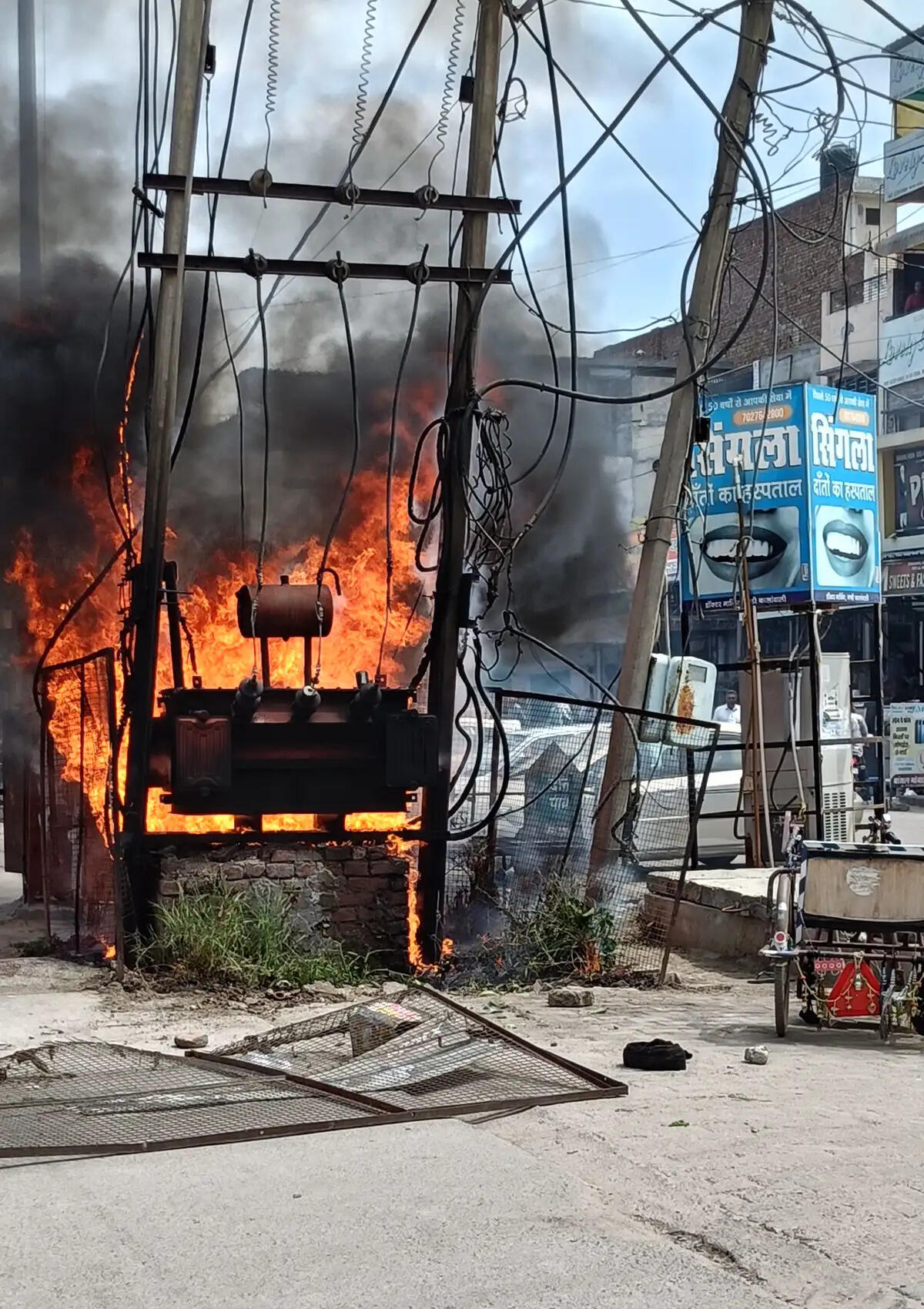 सिरसा: बिजली ट्रांसफार्मर में लगी आग, साधु झुलसा